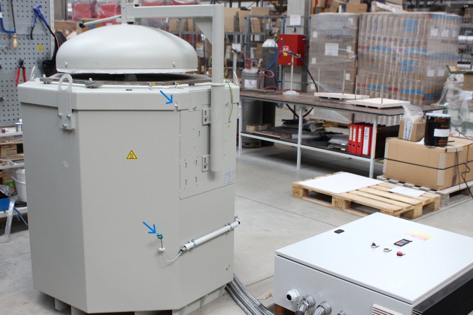 Temperature measurement in the wall of a crucible used in a LAC aluminium furnace